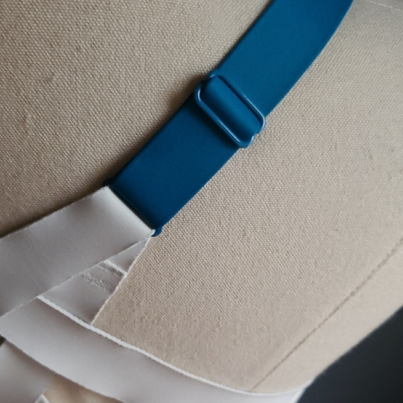 Brooks Drive Interlace Run Bra - Blue and White - Picture 7 of 8